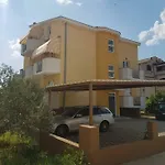 بيت ضيافة Lili Sukošan
