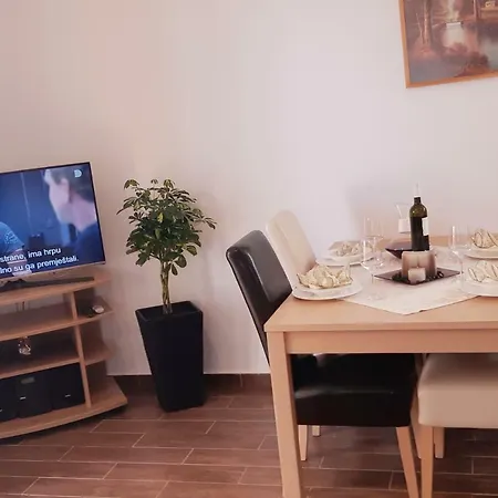 بيت ضيافة Lili Sukošan