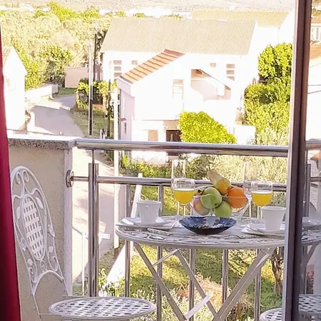 Lili Guest house *